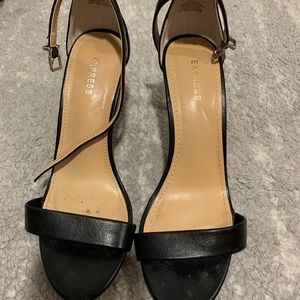 Express heeled sandals